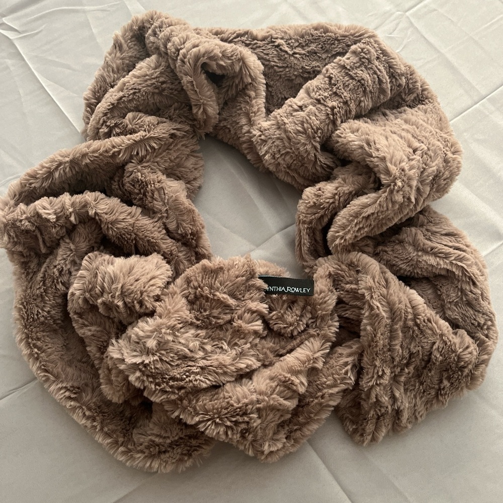 Cynthia Rowley Faux Fur Scarf Plush Taupe Gray 100% Polyester